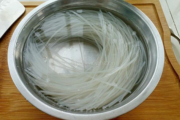 酸菜猪肉炖粉条的做法图解8