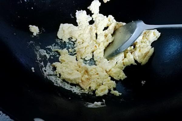 红椒鸡蛋炒玉米的做法图解6