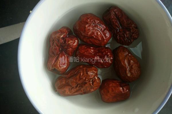 小米红枣粥的做法图解3