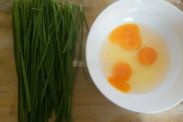 韭菜鸡蛋饼的做法图解1
