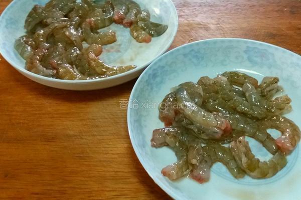 银杏炒虾仁的做法图解2