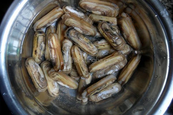 双椒辣蛏子的做法图解1