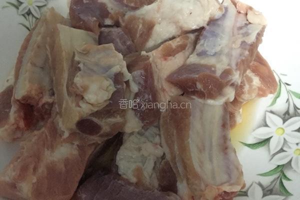 椒盐蒜香骨的做法图解1