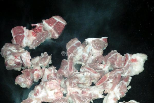 排骨豆腐炖菜的做法图解1