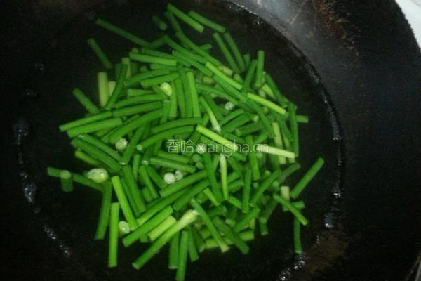蒜台炒肉的做法图解3