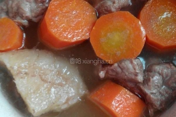  葛根红萝卜猪骨汤的做法图解4