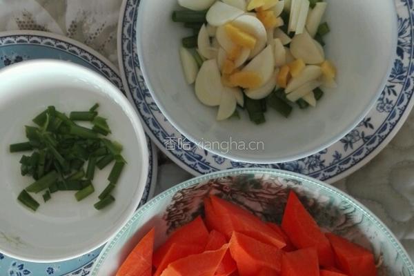 胡萝卜烧鸡肉的做法图解3