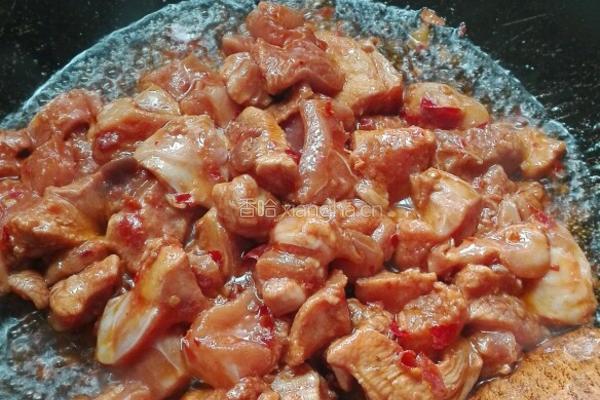 胡萝卜烧鸡肉的做法图解4