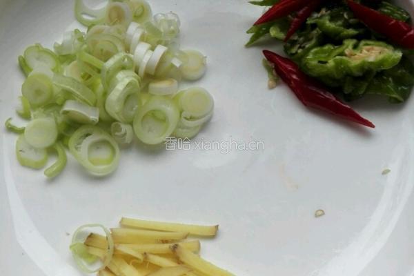 家常土豆片炒肉的做法图解1