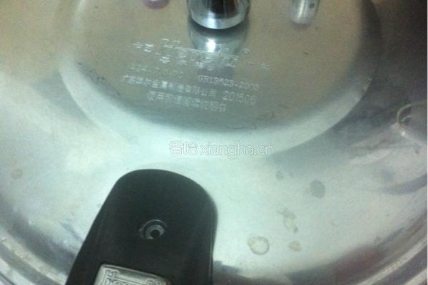 萝卜鱿鱼龙骨汤的做法图解5