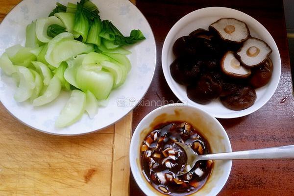 蚝油香菇油菜的做法图解1