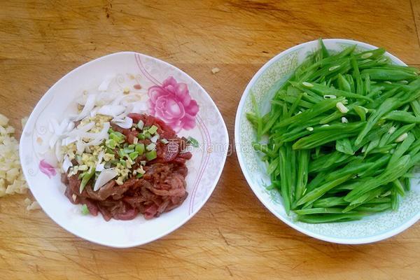 豆角炒肉丝的做法图解1