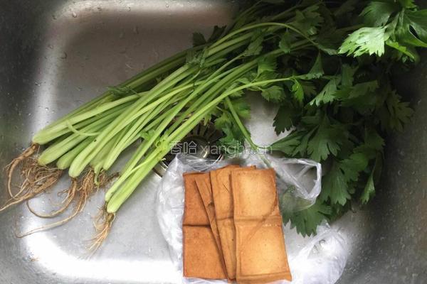 芹菜香干的做法图解1