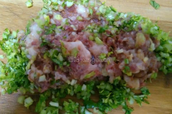 芹菜肉馅饺子。的做法图解6