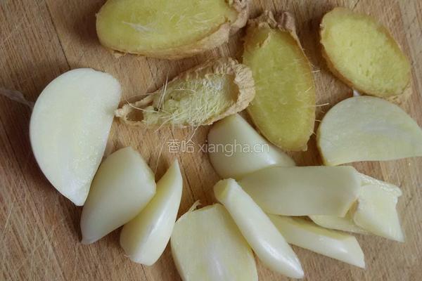 包菜炒肉丝的做法图解3