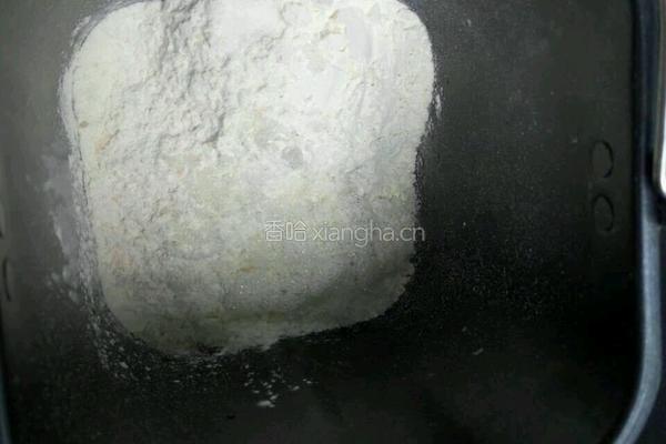 口菇蜜汁火腿肠培根披萨的做法图解2
