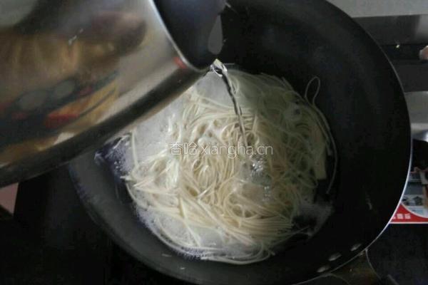 肉末卤水凉面的做法图解2