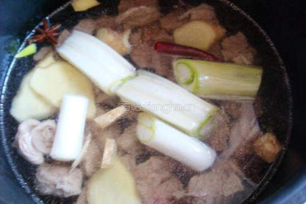  土豆炖牛腩（家常做法）的做法图解4