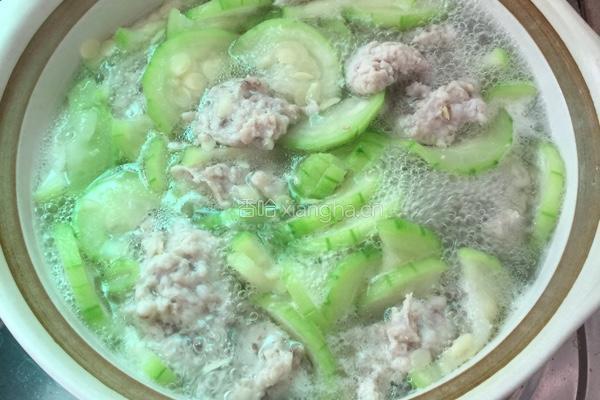 肉丸子水瓜汤的做法图解4