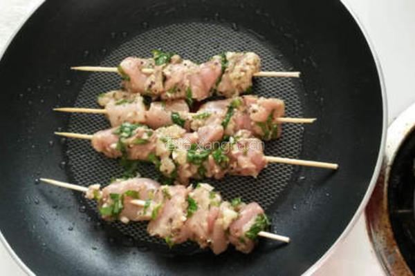 居家串煎鸡肉片的做法图解7