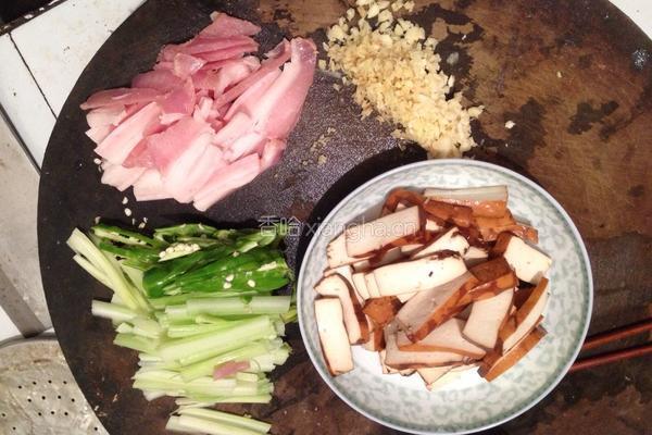 芹菜香干炒肉！的做法图解4