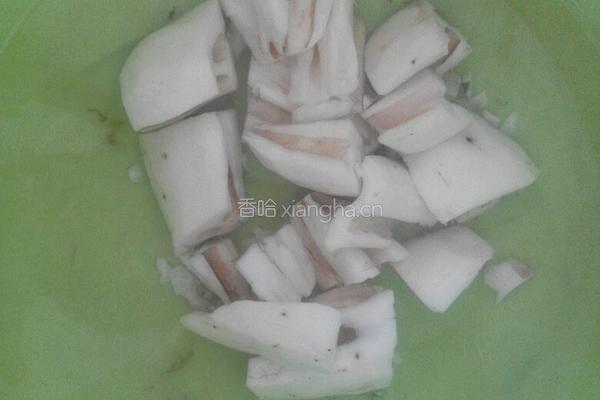鲜藕黄花菜龙骨汤的做法图解2