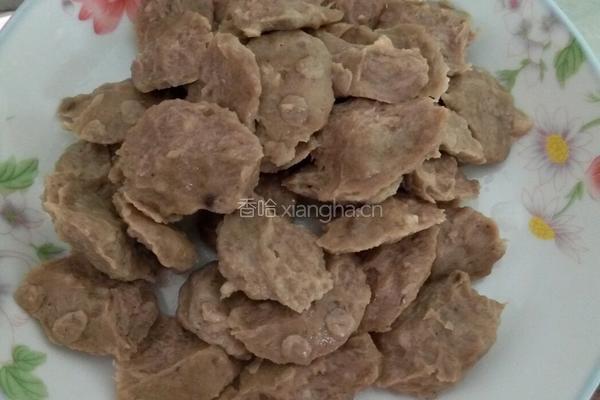 青椒炒牛肉饼的做法图解1