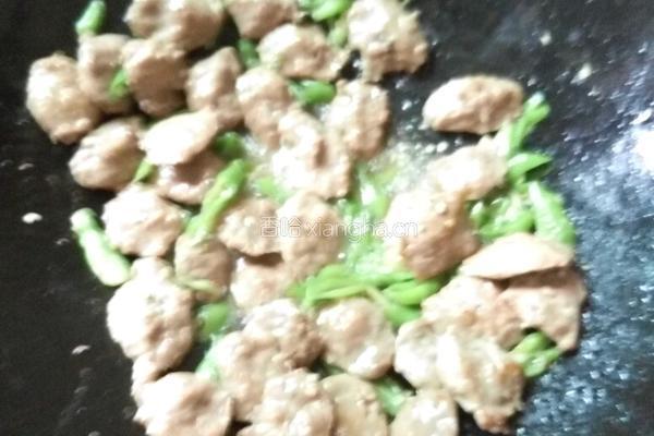 青椒炒牛肉饼的做法图解4