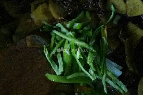 扫帚蘑炒土豆片的做法图解9