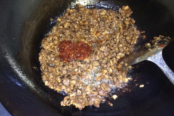 牛肉香菇酱的做法图解5