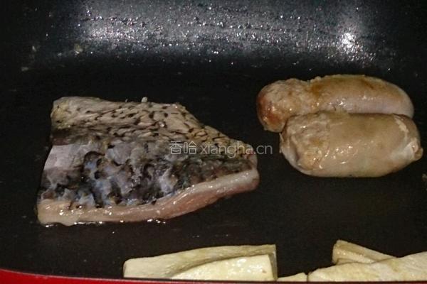 穆氏煎鱼肉泥膘肠(搭剔骨胡椒鱼排)的做法图解6