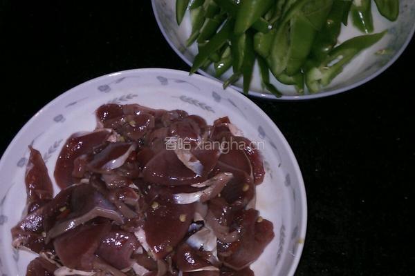 青椒炒鸡豚！的做法图解1