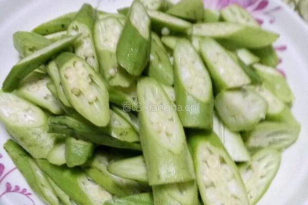 秋葵炒肉的做法图解1