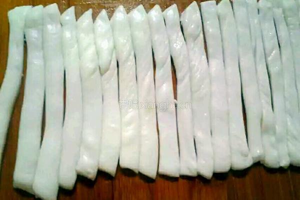 手抻面的做法图解1