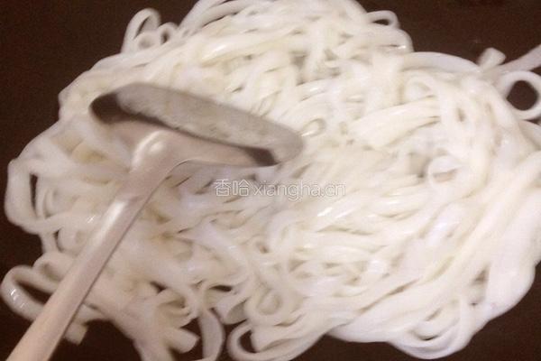 潮汕湿炒牛肉粿的做法图解4
