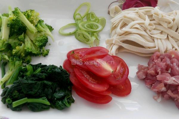蔬菜肉丝面的做法图解1