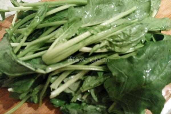 热拌菠菜的做法图解1