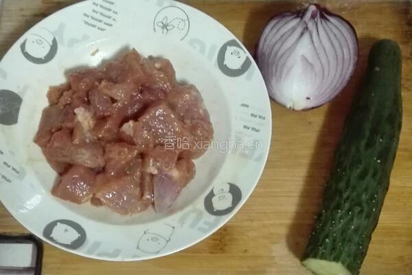 糖醋咕噜肉的做法图解1