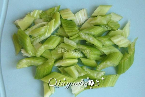 凉拌芹菜花生米的做法图解4