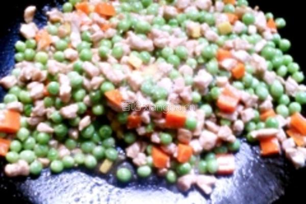 豌豆炒肉丁的做法图解7