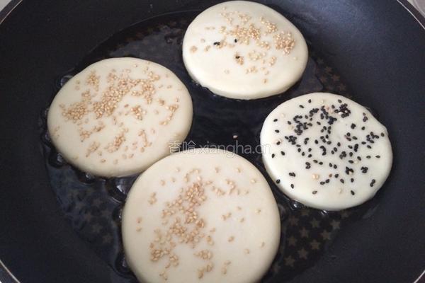芝麻软糖饼的做法图解10
