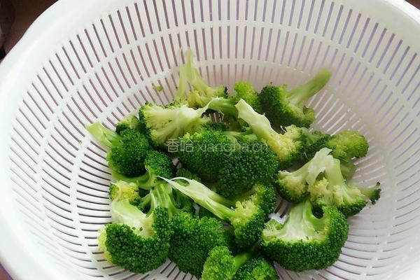 蒜蓉西兰花炒肉的做法图解7