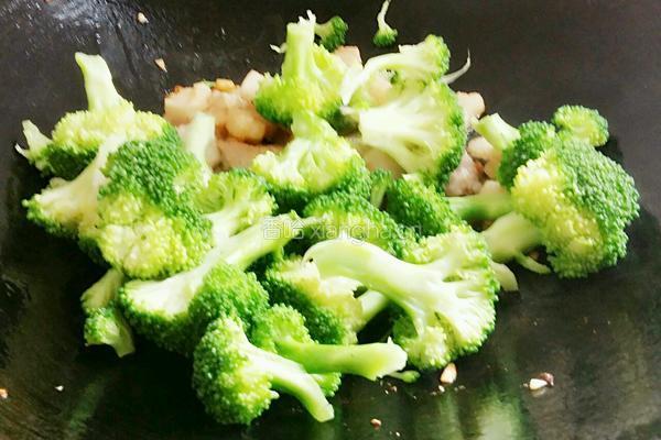 蒜蓉西兰花炒肉的做法图解10