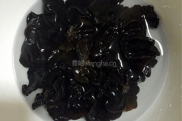 剁椒豆干黑木耳的做法图解1