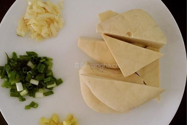 剁椒豆干黑木耳的做法图解2