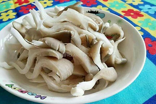 虾干蘑菇汤的做法图解4