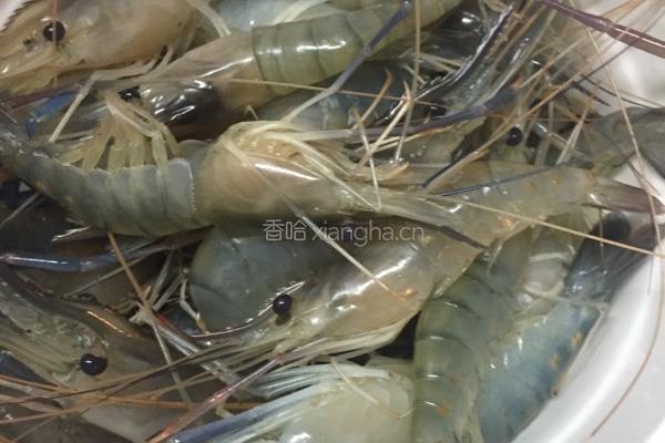 红烧河虾的做法图解1