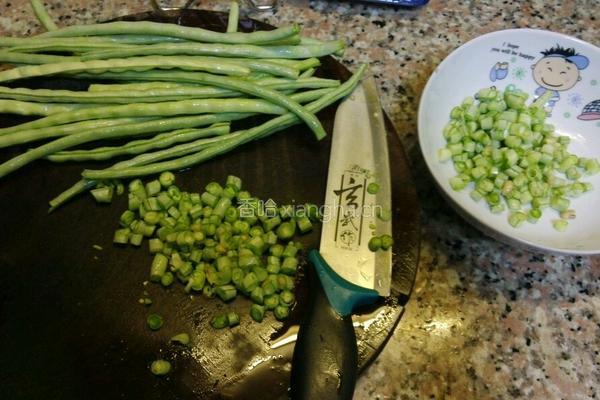 鸡蛋炒豆角的做法图解1