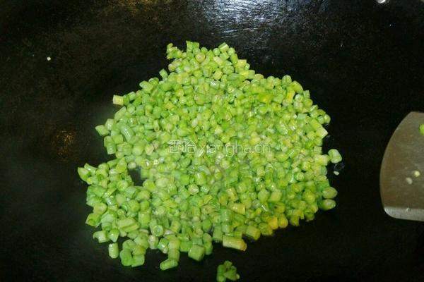 鸡蛋炒豆角的做法图解3