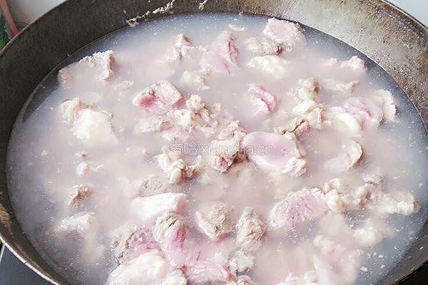 牛肉炖土豆的做法图解1